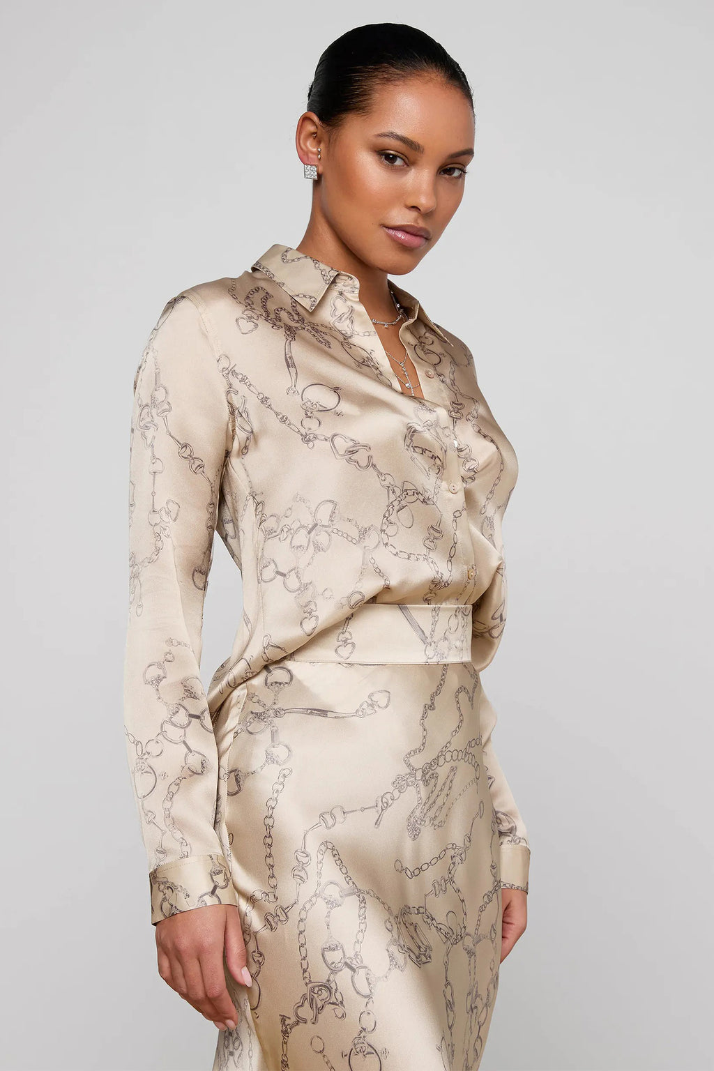 L'Agence Tyler Soft Macadamia Horsebit Chain Print Silk Blouse 40223IFZ