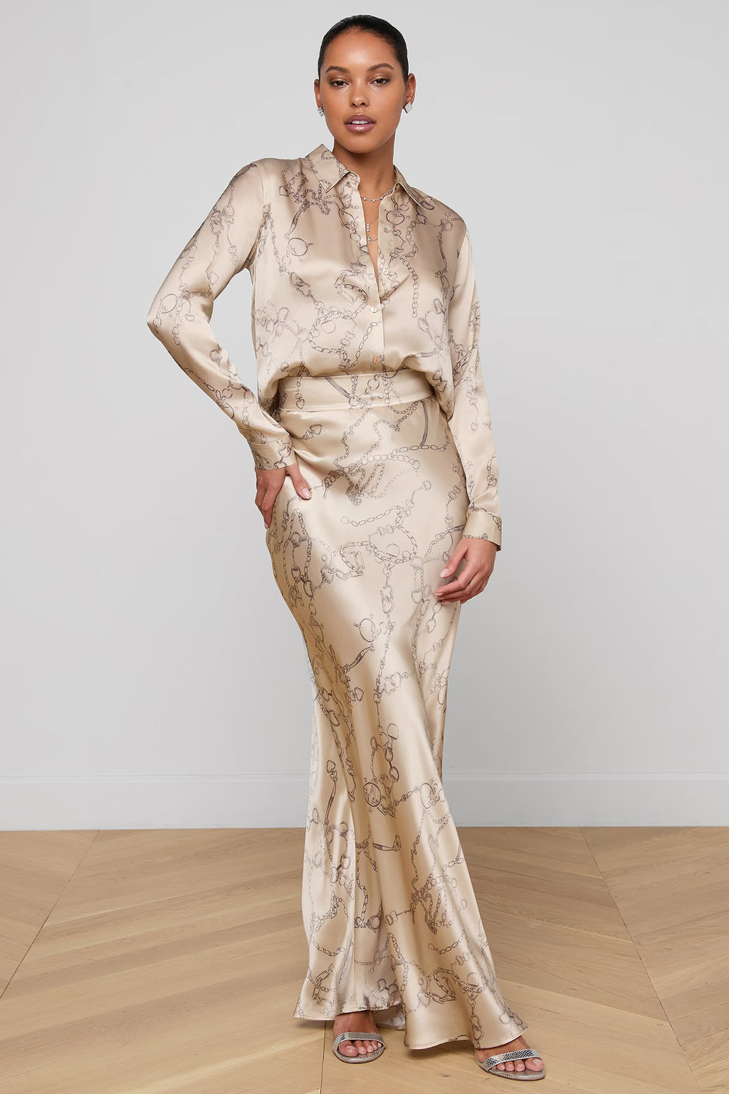 L'Agence Tyler Soft Macadamia Horsebit Chain Print Silk Blouse 40223IFZ