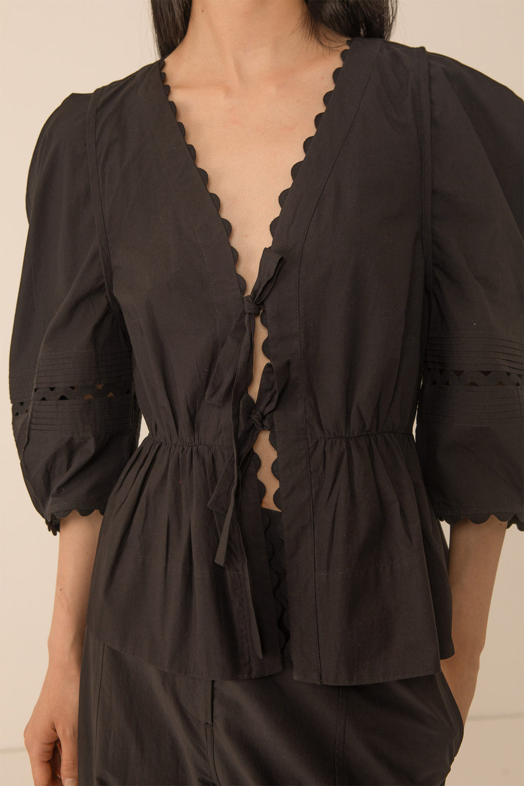 Vivere Carlotta VIV 337 Black Pleat Sleeve Top