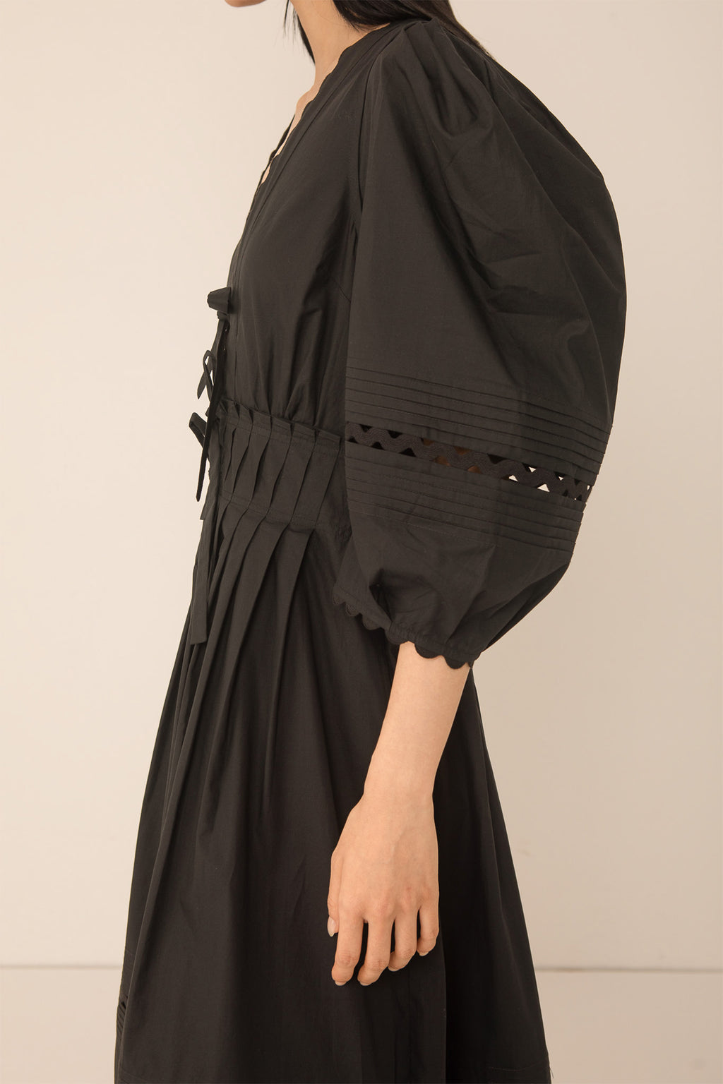 Vivere Pilar VIV 336 Black Pleat Dress